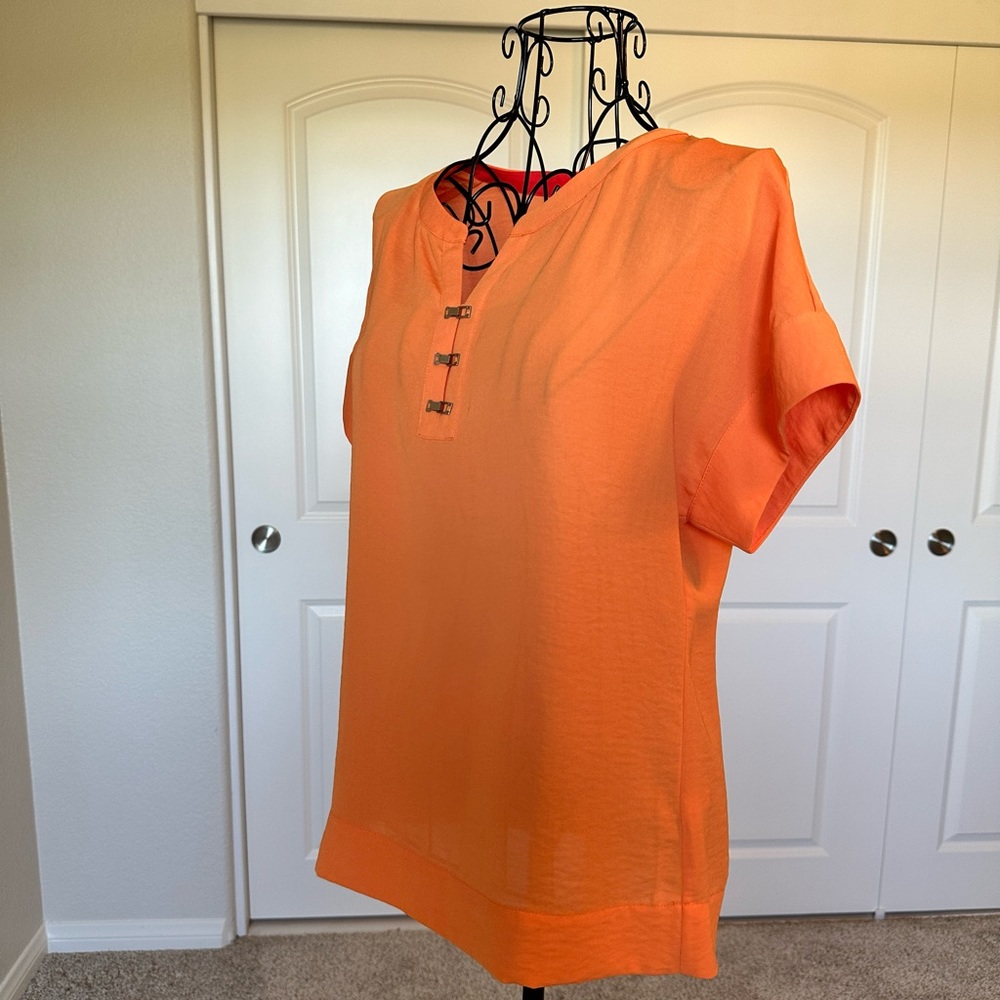 Gorgeous Banana Republic Top - Picture 4 of 6